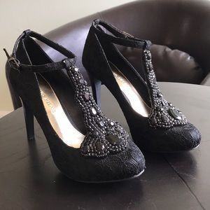8.5 Antonio Melani lace Beaded Platform Pumps